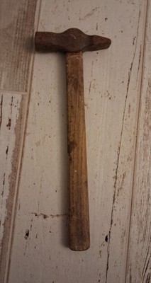 VINTAGE SCHLOSSERHAMMER MIT HOLZGRIFF KOPFLÄNGE 100 MM