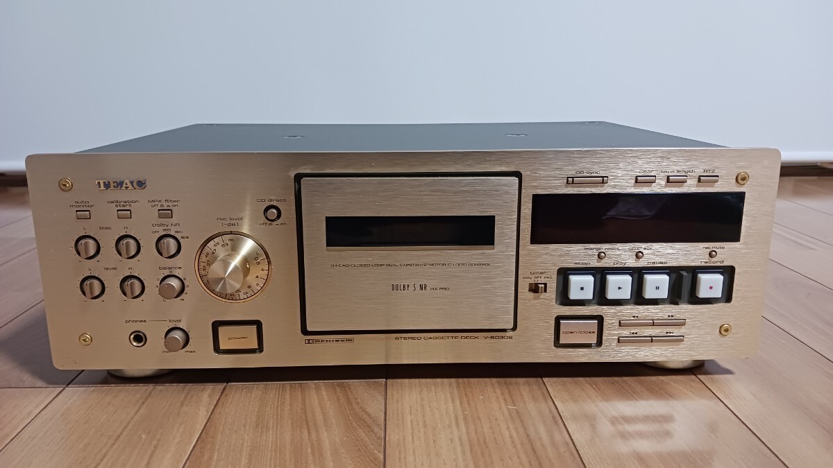 TEAC V-6030S High End 3-Head Dual Dolby Cassette Deck Power on