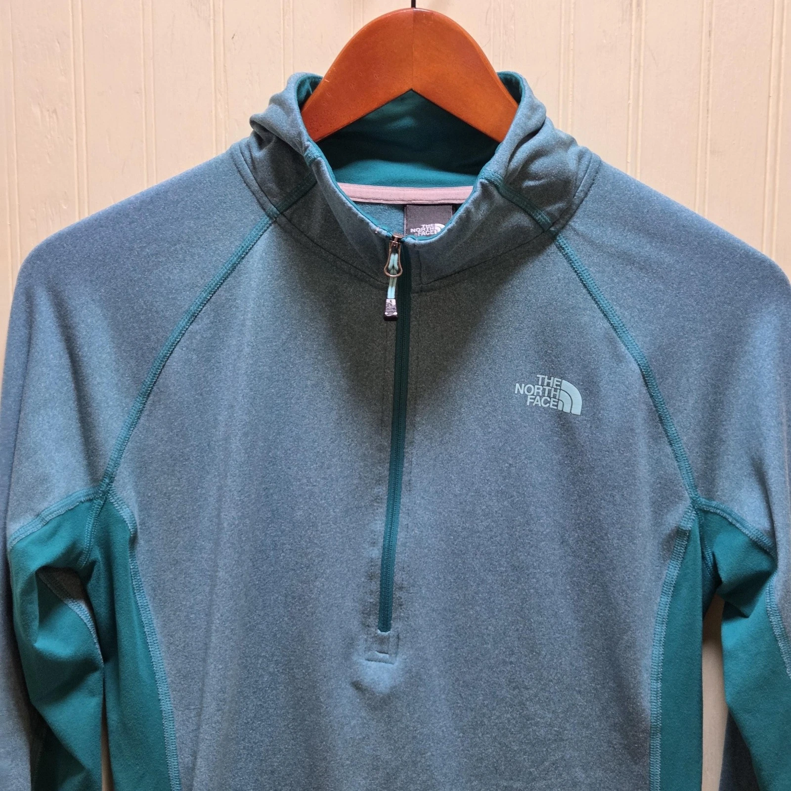The North Face Pullover Womens Medium Blue Colorblock 1/4 Zip Mock Neck Top