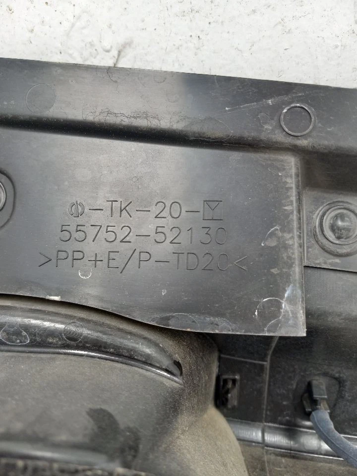 18 PAINEL DE VENTILAÇÃO CAPÔ TOYOTA PRIUS C - Imagem 3 de 4