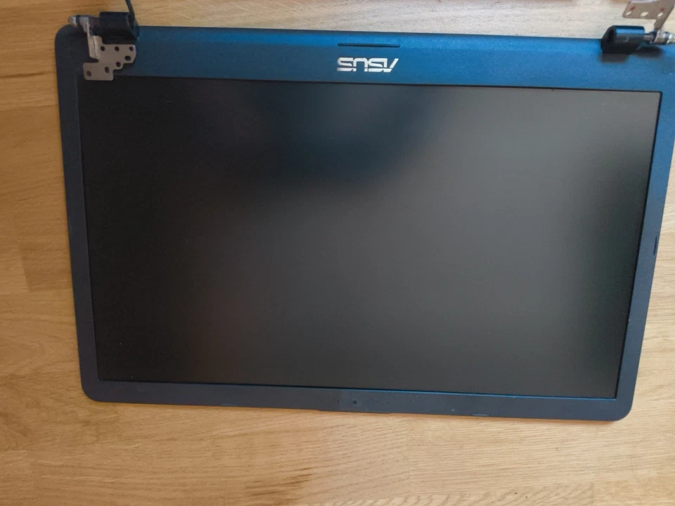 Asus Vivobook 15 R702Q Display und Gehäuseteile - Bild 2 von 4