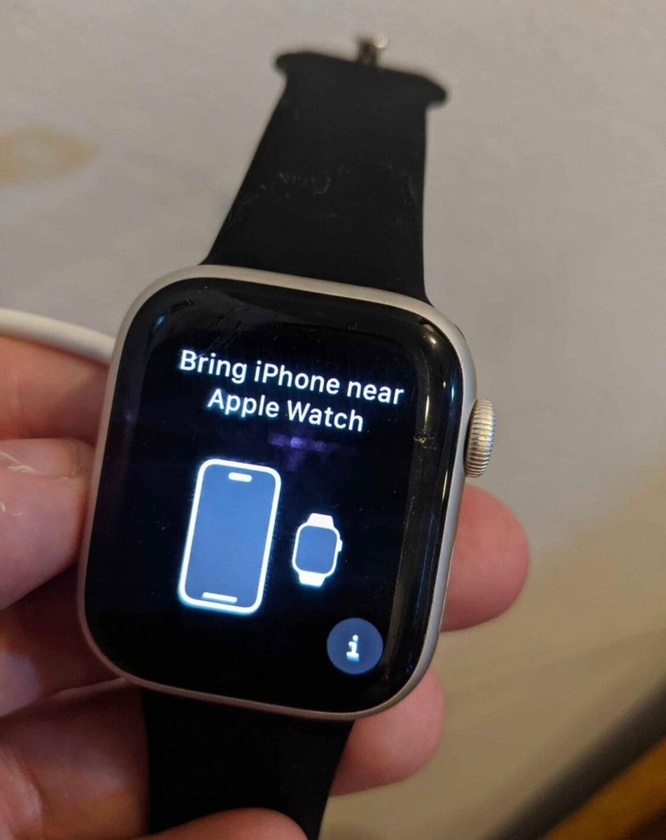 Apple Watch Series 8 41mm Midnight Aluminum Case with Sport Apple Watch Series 8 41mm Midnight Aluminum Case with Sport