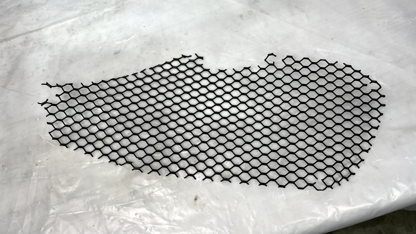 MASERATI PASSENGER RIGHT LOWER MESH GRILLE 670039307 OEM