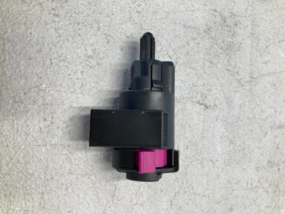 08-18 Interruptor de luz de freno Sensor OEM 4F0945459B Foto 3 de 4