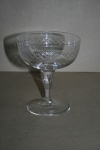 Details Sur Belle Coupe A Champagne Ancienne En Cristal Grave