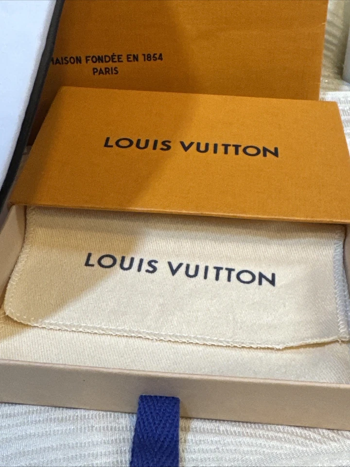 Collar Louis Vuitton Monograma Hombre Collar Cuenta con Eslabones Esmaltados Azul Claro Foto 4 de 4