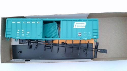 Kit de vagón de carga de una sola puerta Athearn 5689 HO Penn Central PC 167338 50 pies | Condition: New