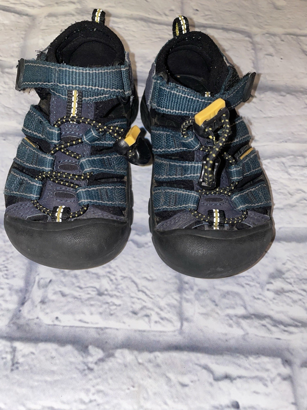 Sandali impermeabili Keen Newport da ragazzo taglia 11 12 circa scarpe punta chiusa