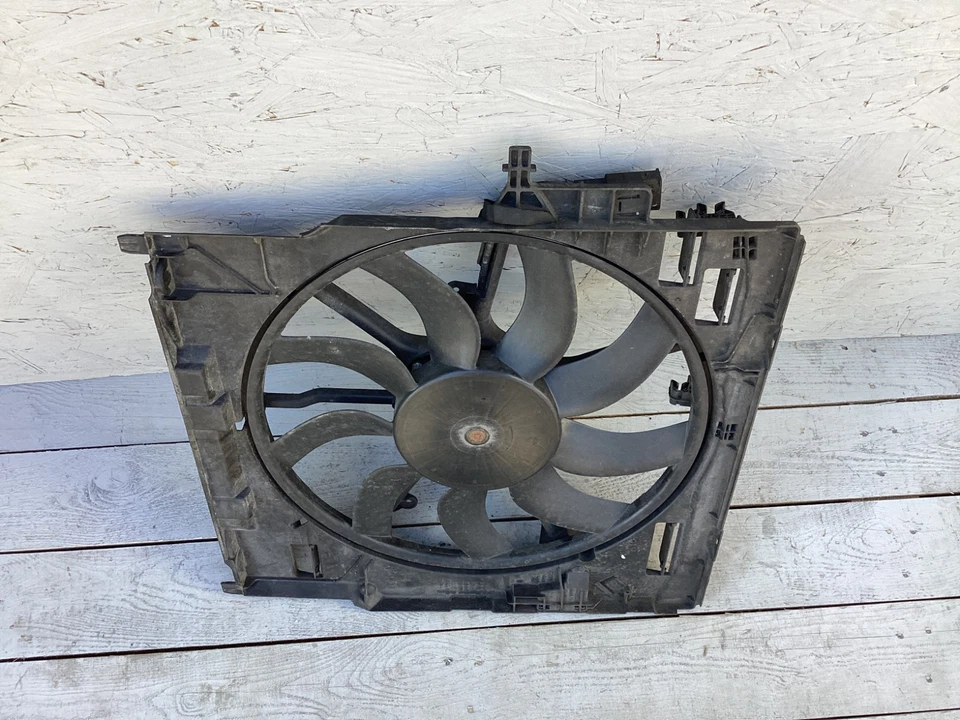 Ventilador de refrigeración eléctrico del motor del radiador delantero BMW X5 2014-2018 con cubierta de carcasa OEM Foto 4 de 4