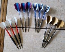 STEELDARTS - KONVOLUT VON 4 STEELDARTSSÄTZEN...