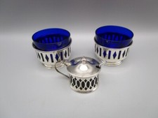 Service a condiments Anglais ancien en métal argenté et cristal bleu