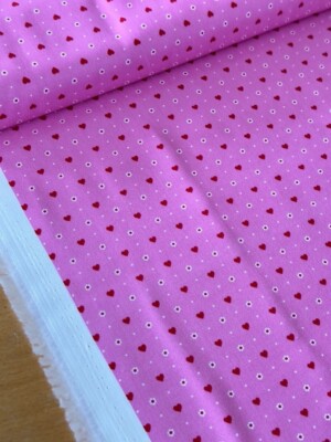 Andover Patchworkstoff  HERZ HERZEN Baumwollstoff Dekostoff Blümchen rosa-rot