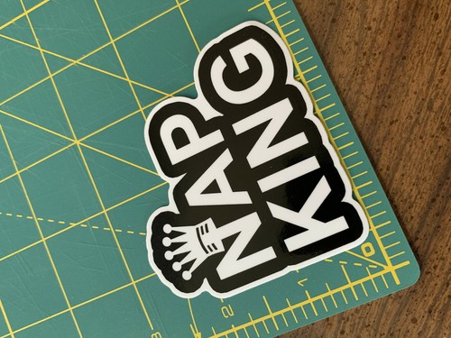 Pegatina de vinilo premium de alta calidad Nap King para botella coche portátil - Imagen 4 de 4