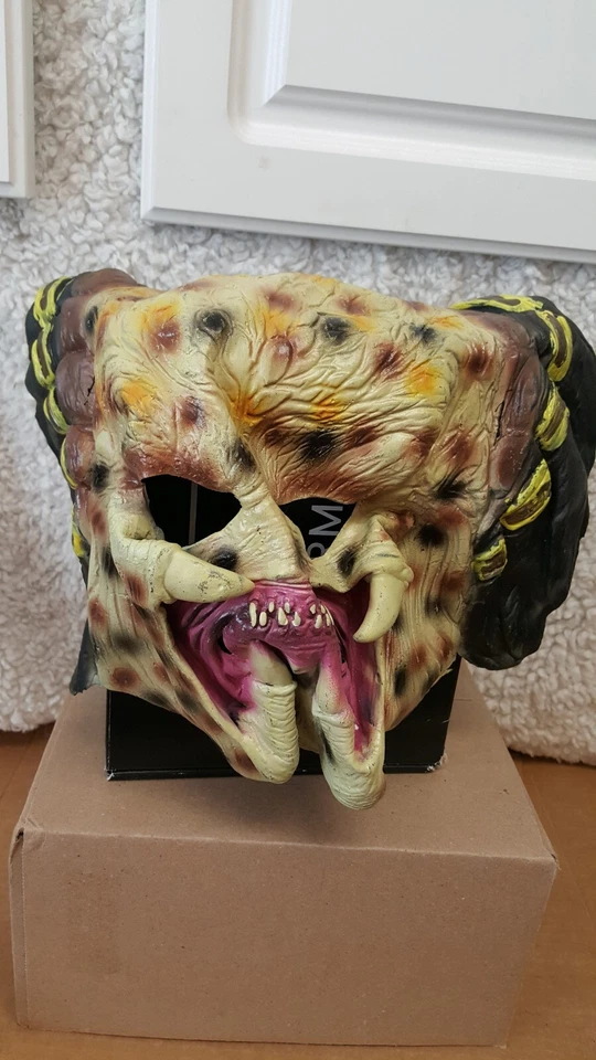 ALIEN VS PREDATOR FACE MASK  20TH CENTURY FOX Halloween Adult - 2007 Latex  - Image 2 of 4