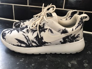 nike roshe trainers