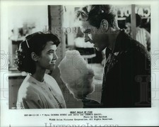 1988 Press Photo Winona Ryder & Dennis Quaid costar in "Great Balls of Fire"