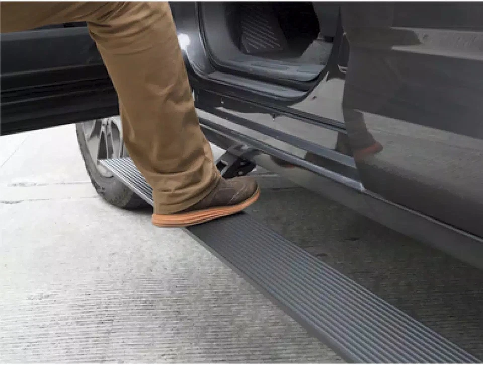 Ionic Electric Drop-Down Running Boards Fit 2008-2016 Ford F250 / F350 Crew Cab Foto 2 de 4