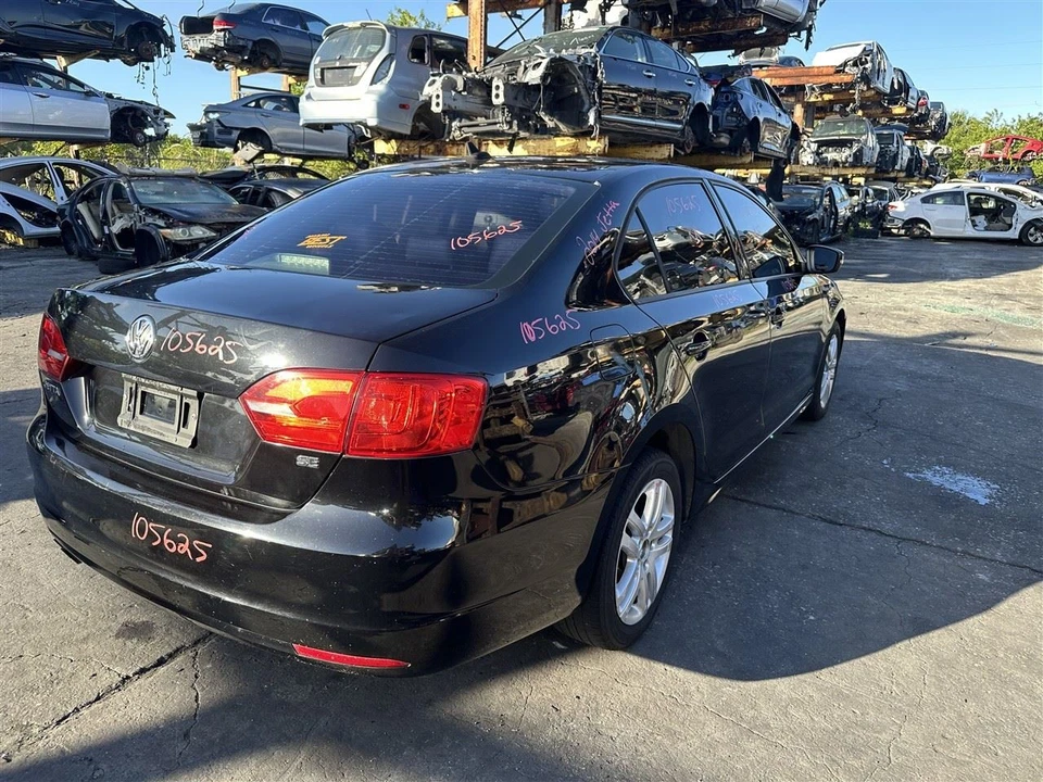 Защелка переднего капота 2011 12 13 14 15 16 17 18 Volkswagen Jetta - Изображение 4 из 4