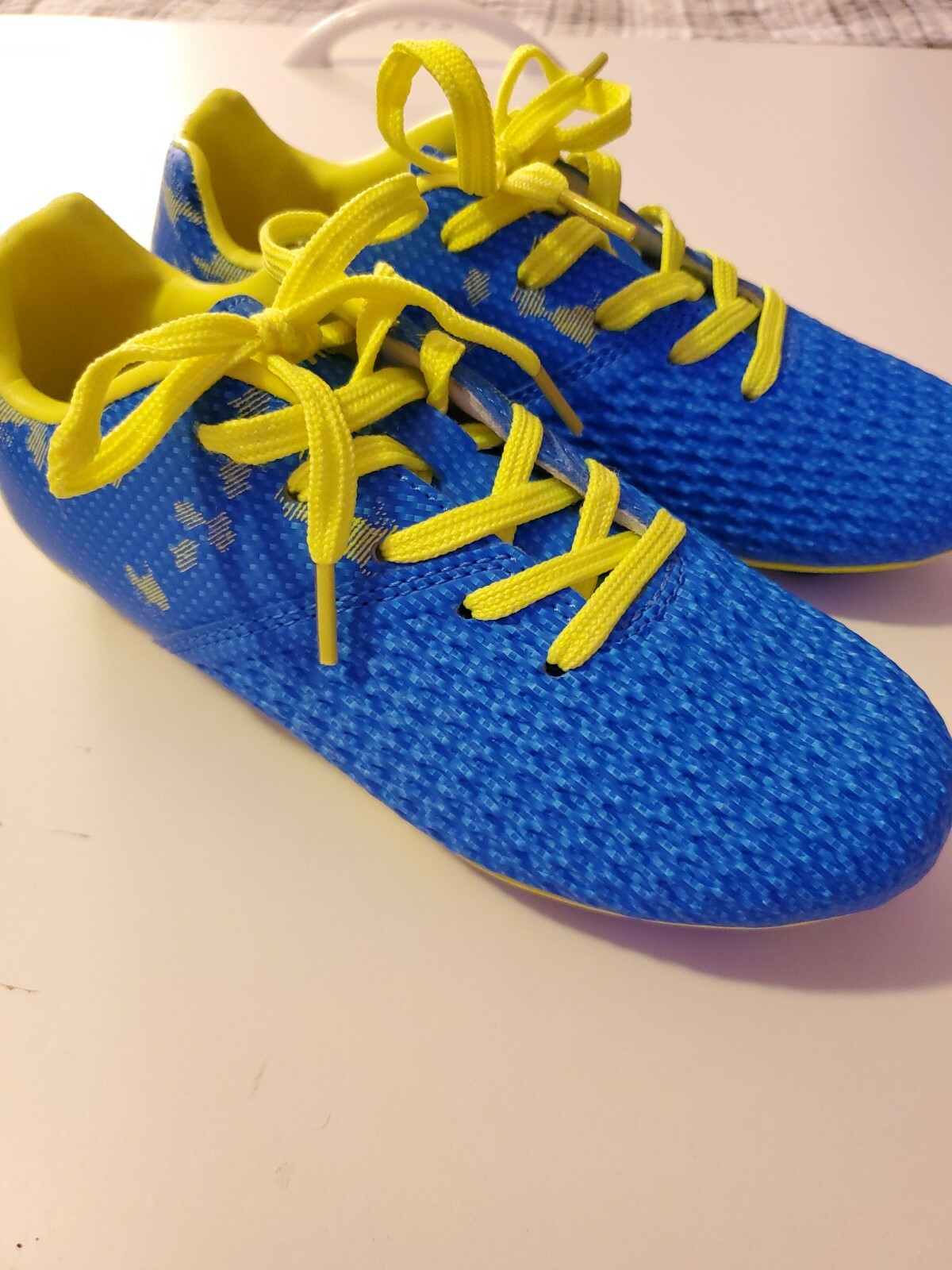 BomKinta Kid's Soccer Shoes Youth size 31 ArchSupport Athletic Soccer