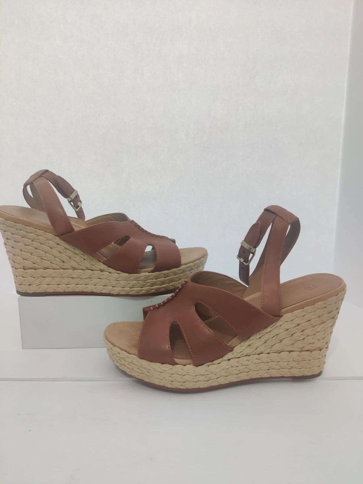 Ugg sandalo donna Carena taglia 10 nuovo senza scatola prezzo al pubblico $130