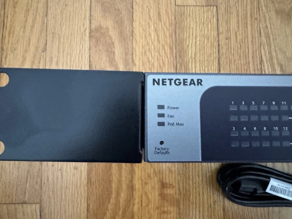 NETGEAR ProSAFE 24-Port Gigabit Managed Switch w/12 PoE Ports 100W (JGS524PE) - Image 3 of 4