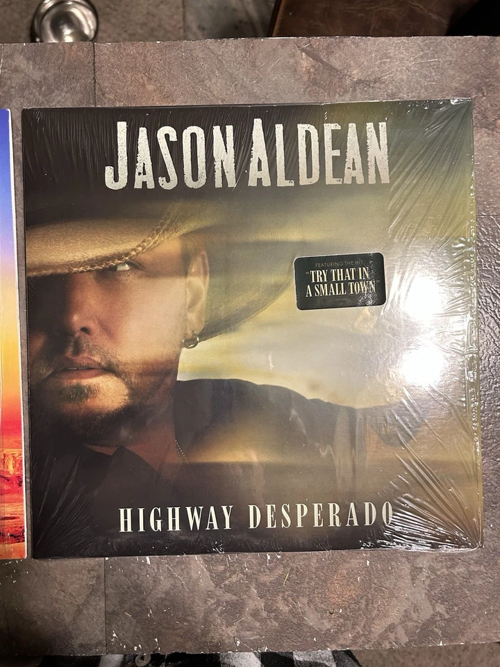 Jason Aldean Highway Desperado White Vinyl & Now That’s What I Call Country 17 Foto 2 de 4
