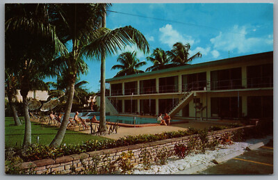 Miami FL Biscayne Plaza Motel 8425 Biscayne Blvd c1958 Postcard