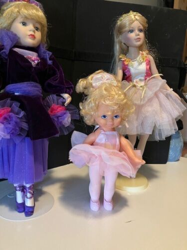 Three ballet dolls - Picture 1 of 6