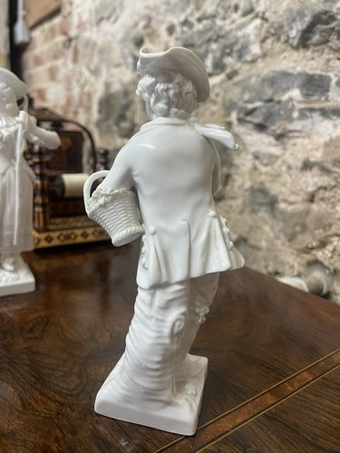 18. 19. Jahrhundert KPM weiß Berlin deutsches Porzellan Junge Figur weiß aus China - Bild 4 von 7