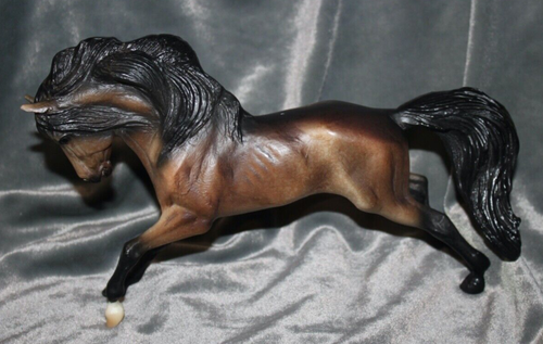 Caballo Breyer Reeves semental marrón y negro - Imagen 3 de 4