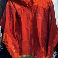 Arc’teryx Beta SV Men’s GoreTex Hard Shell Jacket Dark Red Sm