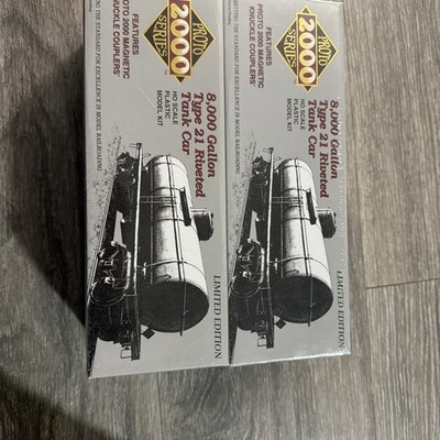 Proto 2000 HO 8000 Gallon Type 21 Riveted Tank Car (4 Pack) Model Kit 21752