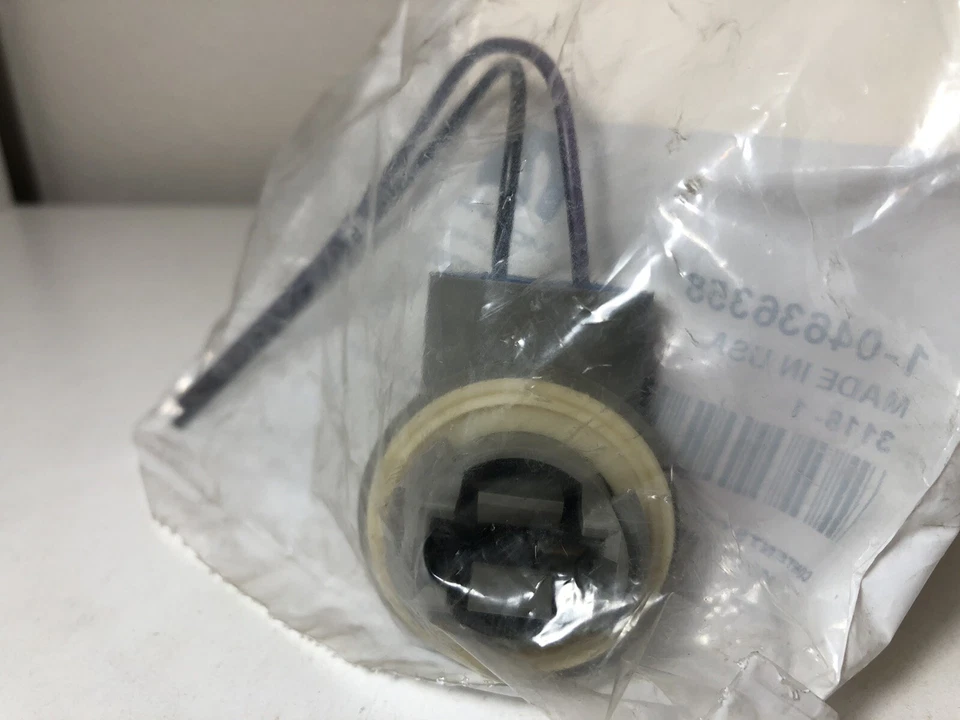 Enchufe de luz de señal de giro Chrysler Dodge Eagle 4636358 Mopar NOS genuino OEM Foto 3 de 4