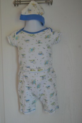 Gerber Baby Outfit Size 0-3 Months With bears all over it
