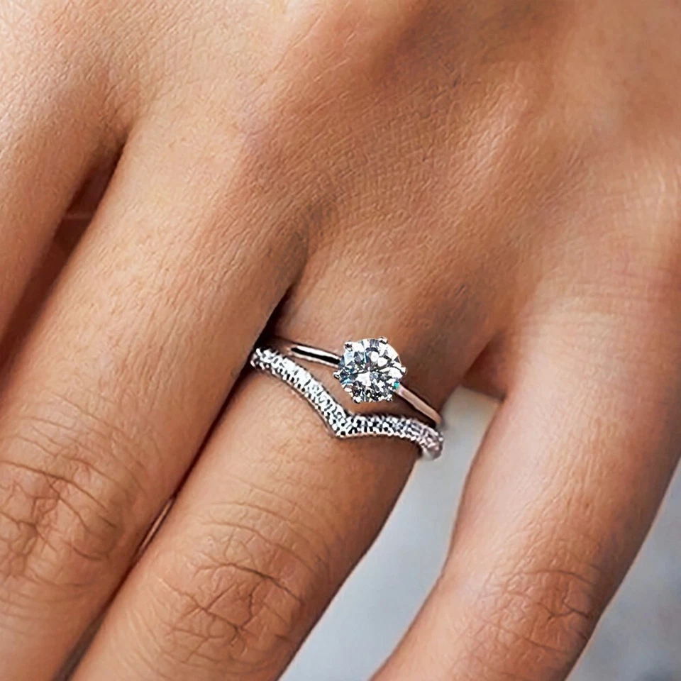 Juego de anillos de compromiso de eternidad de circonitas cúbicas de plata de ley 925 para mujer Foto 3 de 4