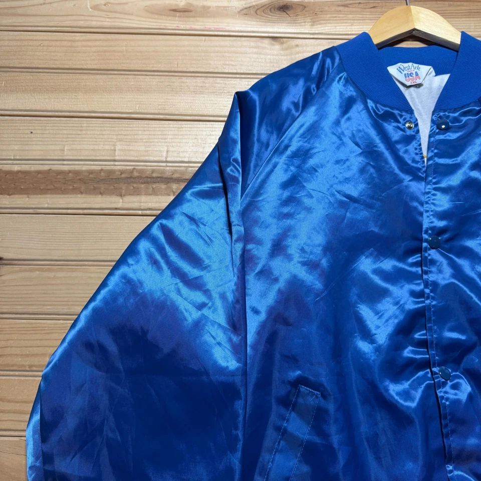 Chaqueta Bomber Vintage Años 90 Sigma Gamma Rho Sorority Bordada Satén EE. UU. - 2XL Foto 3 de 4