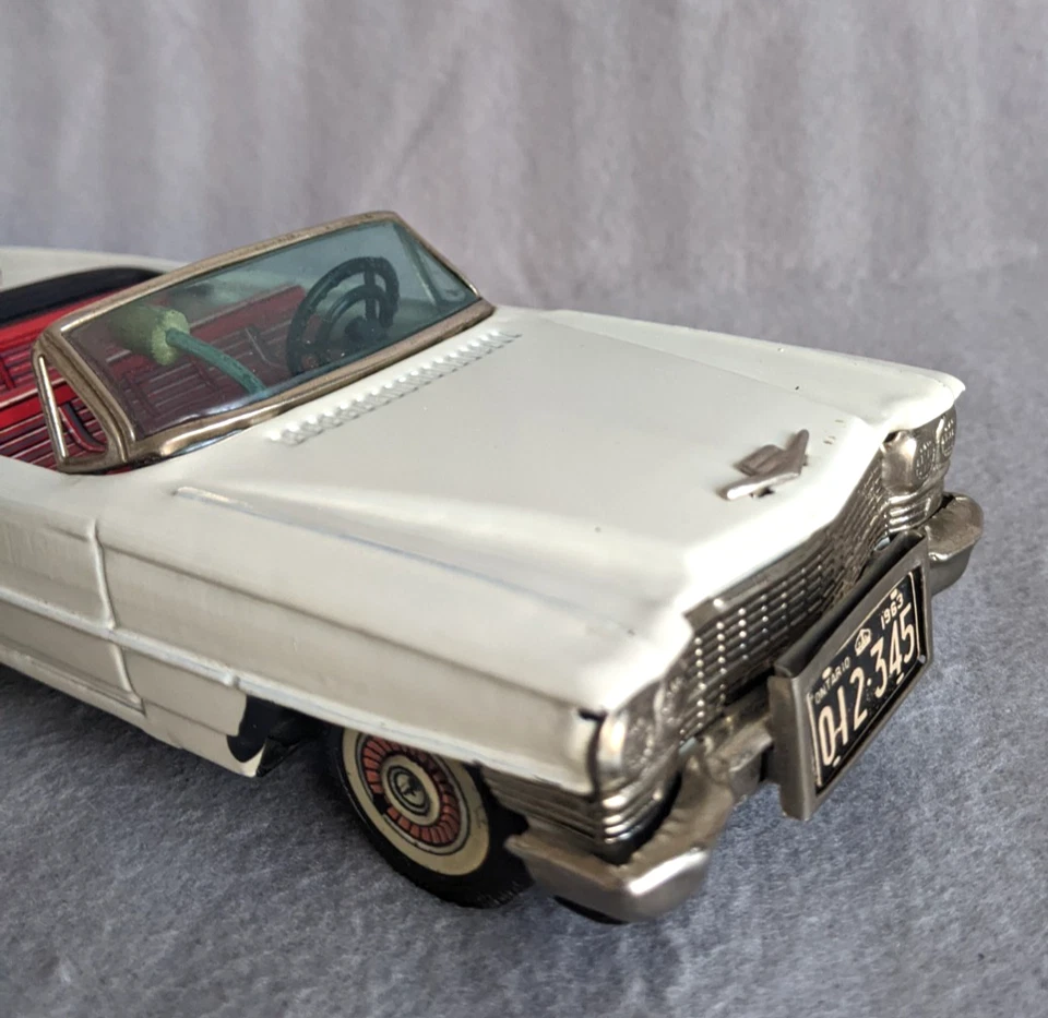 VTG 1960s CADILLAC CONVERTIBLE WHITE NM JAPAN FRICTION BANDAI TIN METAL LITHO - Image 2 of 4