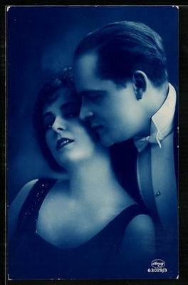 Foto-AK Amag Nr. 63029/3: Elegantes Liebespaar 