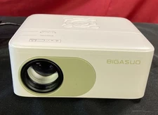 BIGASUO B110 Mini Projector Battery Powered with Bluetooth New Open Box