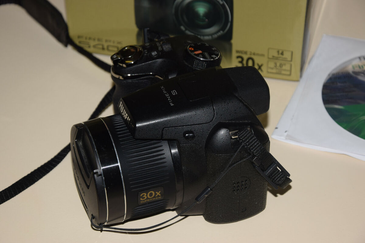Fujifilm FinePix S Series S4000 14.0MP Digital Camera Fujifilm FinePix S Series S4000 14.0MP Digital Camera