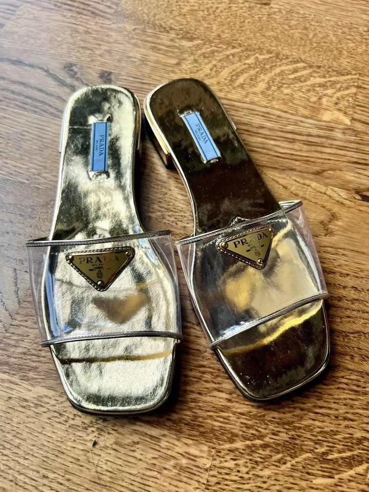 Sandalias Prada Ciabatte transparentes/doradas metálicas talla 39,5 precio de venta sugerido por el fabricante $1.050+ impuestos Foto 3 de 4