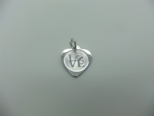 Colgante corazón "LOVE" grabado en plata de ley .925 - Imagen 1 de 3