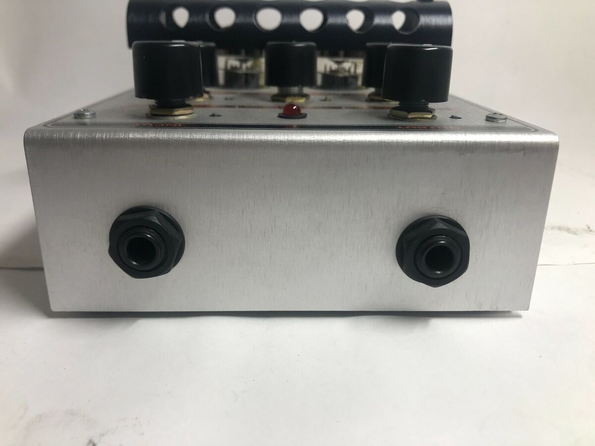 Electro-Harmonix Black Finger Optical Tube Compressor With Electro-Harmonix Black Finger Optical Tube Compressor With