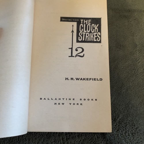 1961 Clock Strikes 12 by Wakefield paperback 159 Pgs Ballantine (supernatural) - Picture 4 of 7