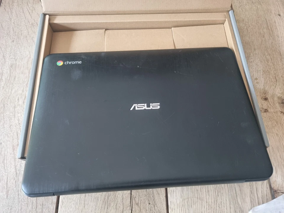 ASUS Chromebook C300M Laptop Black, keyboard not working - Image 3 of 4