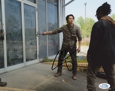 Steven Yeun Walking Dead Autographed Signed 8x10 Photo ACOA