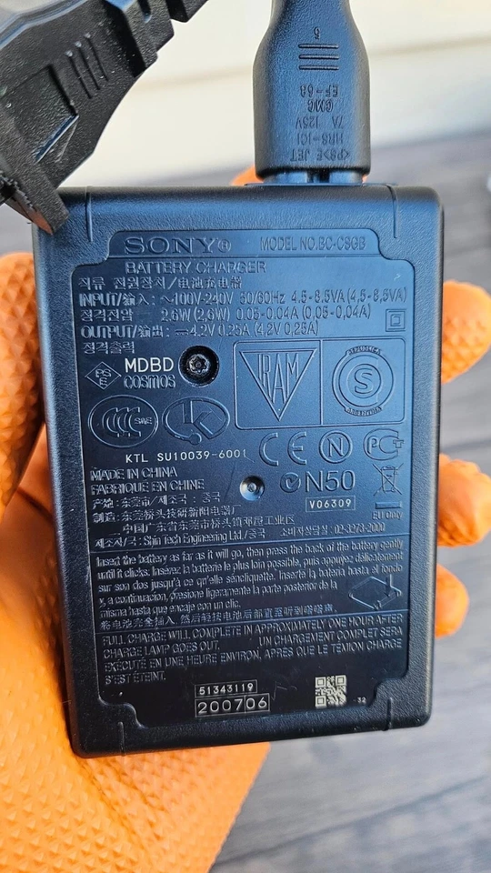 Cargador de Batería Original Original SONY BC-CSGB T48 para Cámara Foto 2 de 2