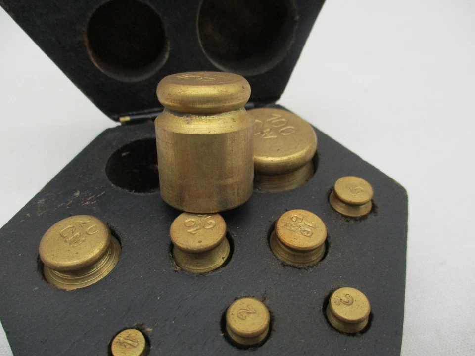 Alte Messing gewichte in Holz Box „1 – 100 g“ – 9 Tlg. - Bild 4 von 4