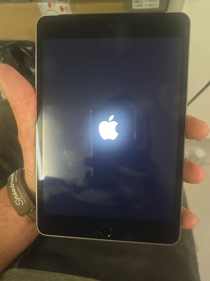 Apple iPad mini (4th generation) · 128GB · Cellular, photo 3 sur 5