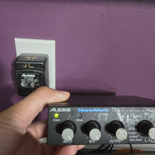 Alesis NanoVerb 18-Bit Digital Effects Processor w/ Power Supply Vintage 2000 - Picture 2 of 11